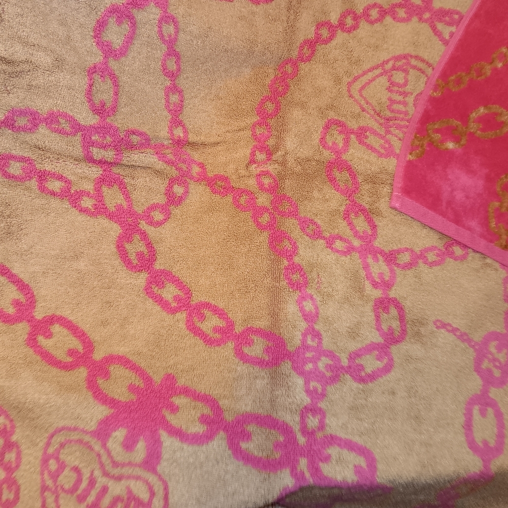 Juicy Couture Pink and Gold Bath Towel 54x28 - Picture 4 of 5